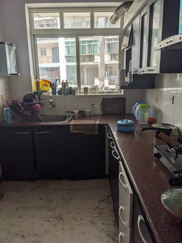 Arunimarwaha's tweet photo. Looking for female replacement in fully furnished 3BHK flat in gated society with pool and gym. Location: Yeshwanthpur, Bangalore 
Rent: 13700
Deposit: 70K
One time set-up: 12K 
*Need to be okay with cats*
@BangaloreRoomi
@flatshareblr
@peakbengaluru https://t.co/JuXzsjG8g0