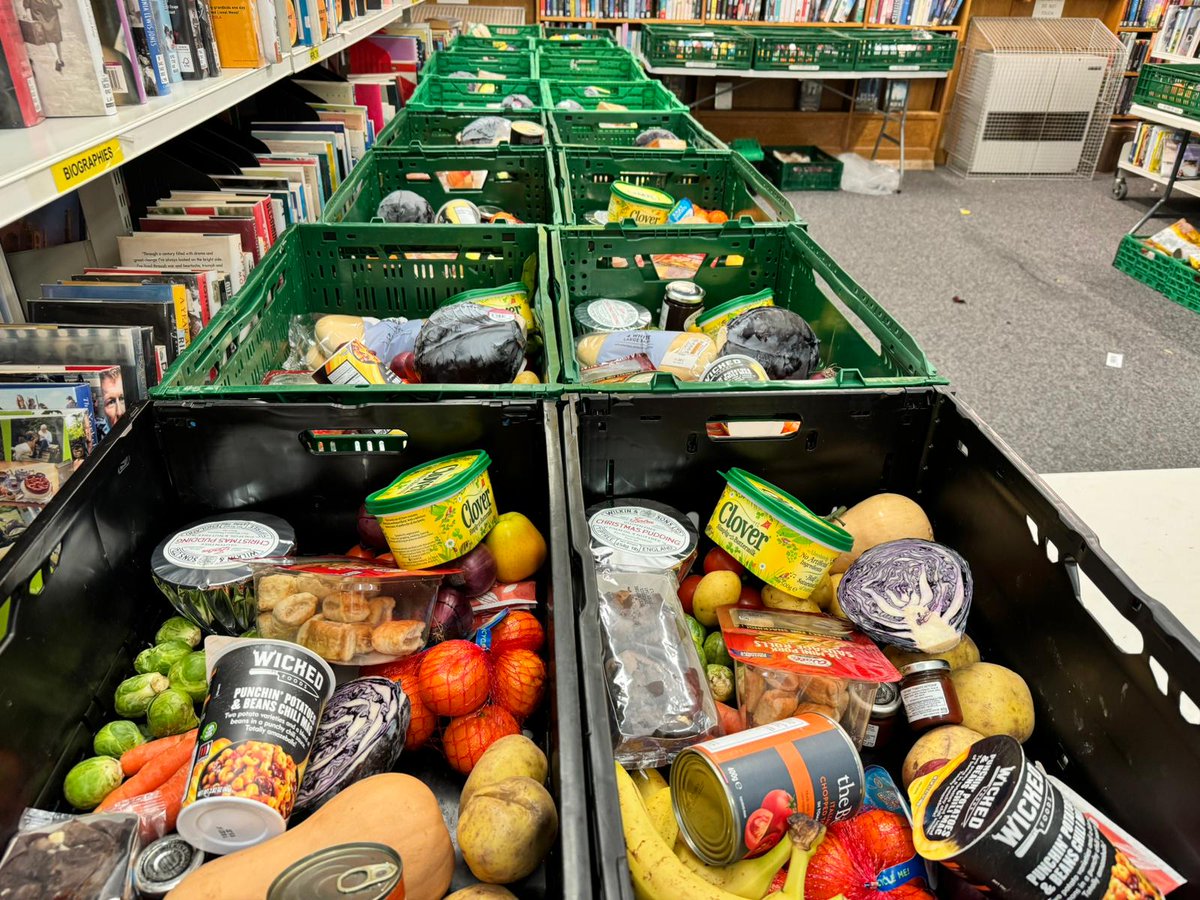 WelcomeCIC's tweet image. We have our Community Fridge  every Tuesday from 12pm - 2pm at our Glebe Farm hub!
Its £4 per box with a £1 annual joining 
#Communityfridge #Tuesday