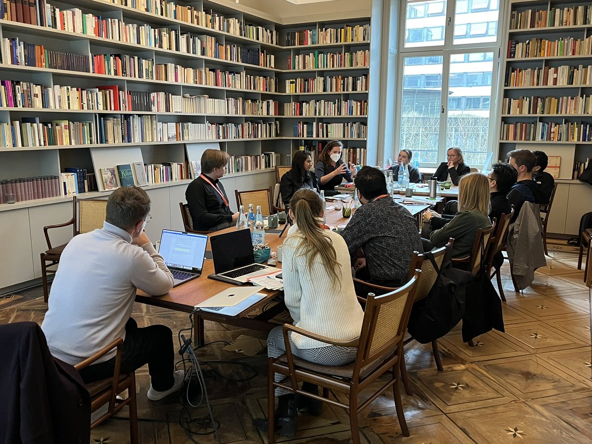 Planetary commons deep dive workshop at The New Institute discussing how to transform the legal landscape with @KotzeProfessor @EstherTurnhout @BoulotEmille @_Laura_Mai @RakhyunKim @Niko_Soininen and others.