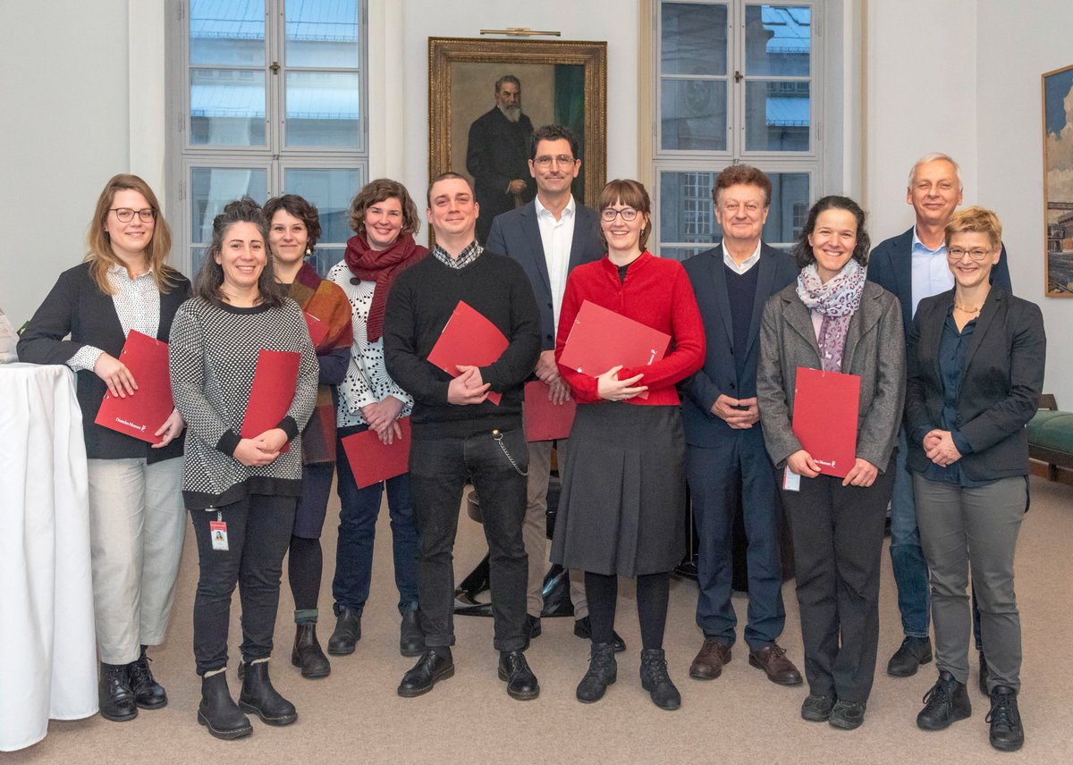 HistoLab (@histo_did) on Twitter photo Our colleague Dr Julia Bloemer has been honoured with the Publication Prize of the Deutsches Museum for her book.
We would like to congratulate her most sincerely and celebrate this special honour with her!
amazon.de/Empirie-M%C3%B…
#Congratulations Our colleague Dr Julia Bloemer has been honoured with the Publication Prize of the Deutsches Museum for her book.
We would like to congratulate her most sincerely and celebrate this special honour with her!
amazon.de/Empirie-M%C3%B…
#Congratulations