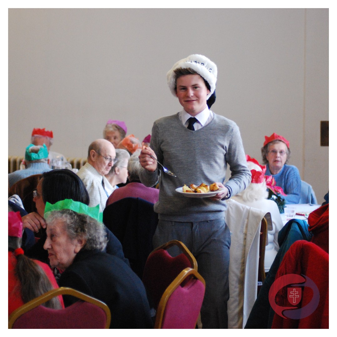 A major part of New Hall's ethos is serving the community. The annual NHVS Christmas lunches have been a wonderful tradition for many years, bringing so much joy to both guests and volunteers 🤝🎄

Were you part of an NHVS group as a volunteer? 

[📸: NHVS Christmas Lunch, 2011]