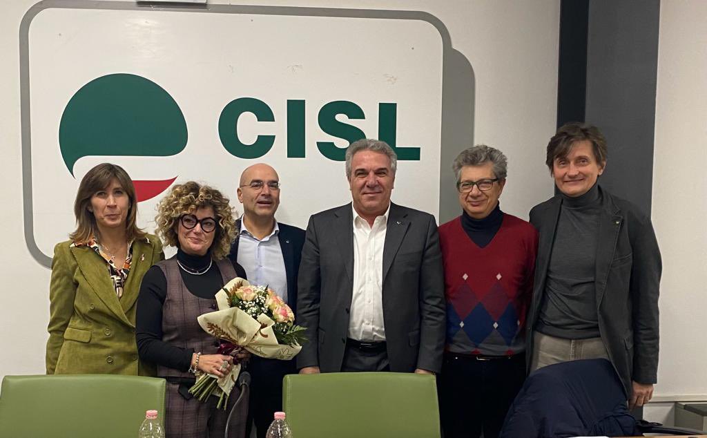 CislNazionale's tweet photo. #LuigiSbarra: Auguri di buon lavoro a Carmela Lavinia giovane e bravissima sindacalista eletta nella segreteria regionale della Usr @Cisl_ER. Grazie ad Antonio Amoroso che oggi ha lasciato la sua carica di Segretario Regionale per fine mandato ruolo che ha svolto in molti anni con impegno, serietà, competenza e generosità.