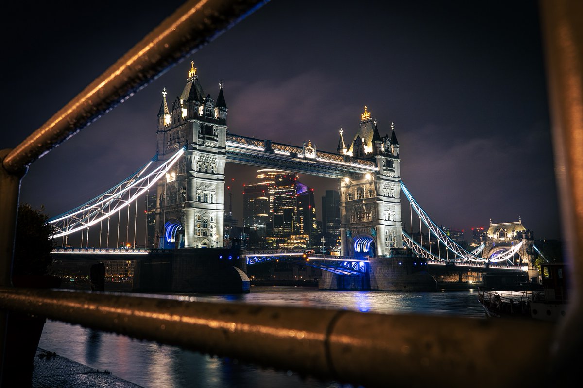 Looking to watch this year’s #NewYearsEve fireworks in London? We’re urging people NOT to go to @TowerBridge or London Bridge as you can’t see the fireworks from there. Please stay away and help us and @CityPolice keep everyone safe. Read more: tinyurl.com/3spw9hes