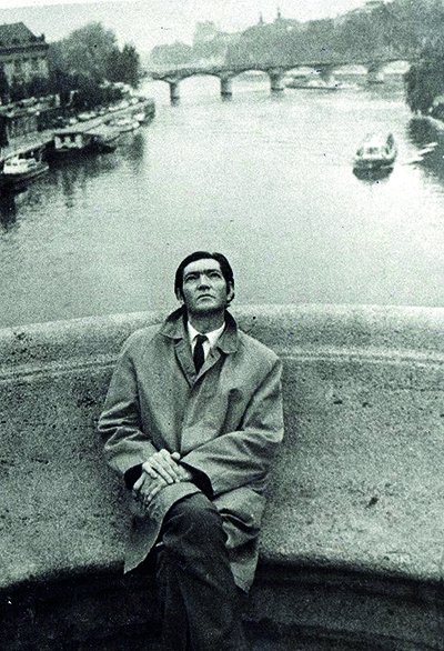 Surrounded by boys in baggy sweaters and delightfully funky girls in the smoke of the cafés-crème of Saint-Germain-des-Prés who read Durrell, Beauvoir, Duras, Douassot, Queneau, Sarraute, here I am a Frenchified Argentinian. — Julio Cortázar, Hopscotch (Rayuela) Gálvez