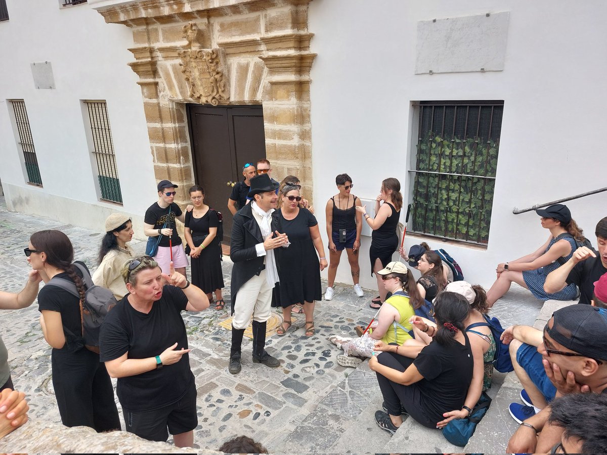 Durante el XX Encuentro de Jóvenes con Sordoceguera del pasado julio, nuestros chic@s participaron en una visita teatralizada llamada "De Gadir a Cádiz". La cultura y el ocio también pueden ser accesibles gracias a los guías intérpretes.
<a href="/InjuveSpain/">Injuve</a> 
<a href="/MSocialGob/">Ministerio de Derechos Sociales, Consumo y A2030</a> 
#fasocide