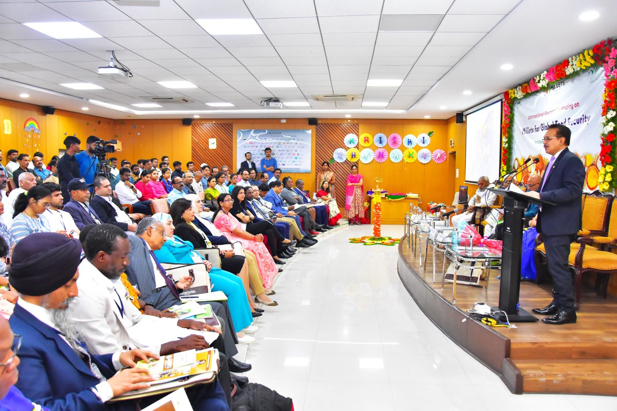 ManageHyd's tweet photo. AARDO- MANAGE Inaugurates International Roundtable Meeting on #MilletsforGlobalFoodSecurity, 31 delegates from 11 countries are participating in this global meet
#MANAGEites #millets #MilletManOfIndia @AgriGoI @chandraagri @SecyAgriGoI @Sampraveen0406 @kjkrishimedia @mamtajain69 https://t.co/vOgviomvfT