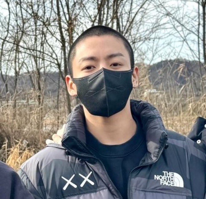 JeonEsHi97's tweet photo. How I met him            🖤              Still with him https://t.co/4q9IxFsEjU