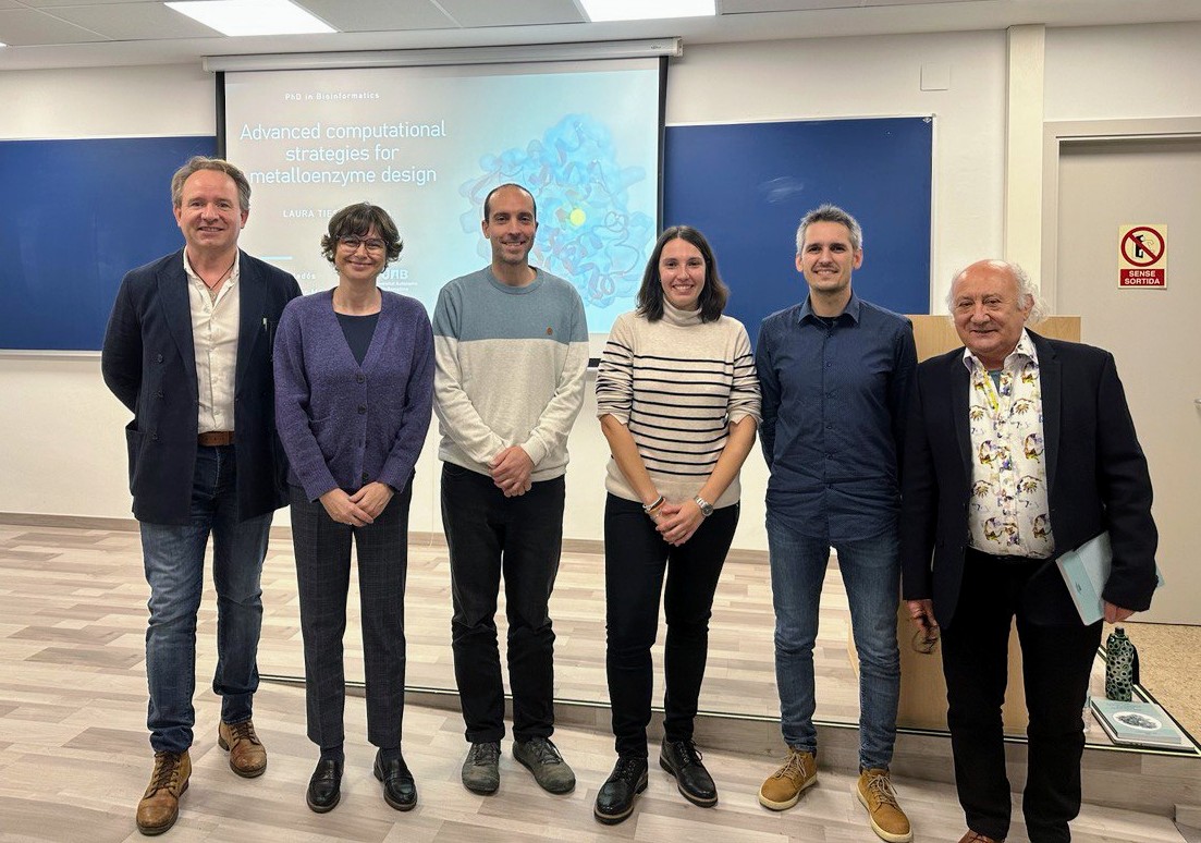 No surprises. <a href="/ltiessler/">ltiessler</a> was excellent at her defense and has become new doctor!🎉🎉🎉
Many thanks to <a href="/RimolaAlbert/">Albert Rimola</a>, <a href="/MarcGBQ/">Marc Garcia-Borràs</a> and Fátima Lucas from <a href="/zymvol/">Zymvol Biomodeling</a> for being part of the jury.
