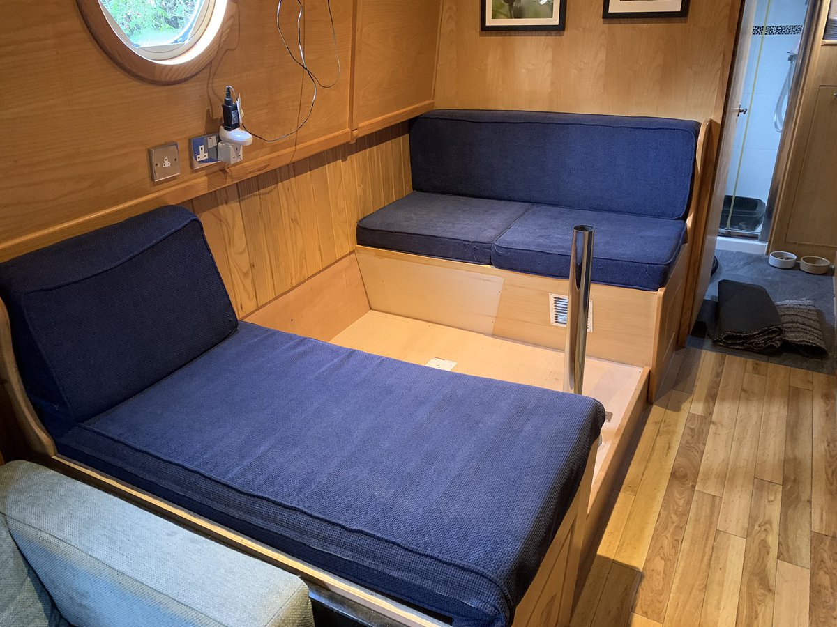 Pullman coming on, we now have a table leg and the under floor storage is complete and full of Carols ingredients 😀 #boatwork #narrowboatlife #lockontommi