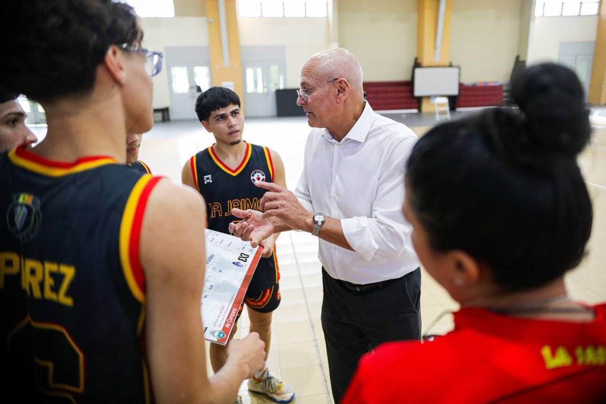 recreaydeportes's tweet image. 🏀🥇 Tras un emocionante juego de desempate en Baloncesto 3x3 del #DeporteEscolar, el @prsecdeportes hace entrega de los boletos a los campeones de la Escuela La Jaime de #Morovis. ¡Estos talentosos jóvenes representarán a Puerto Rico en Costa Rica con la @FIBA!