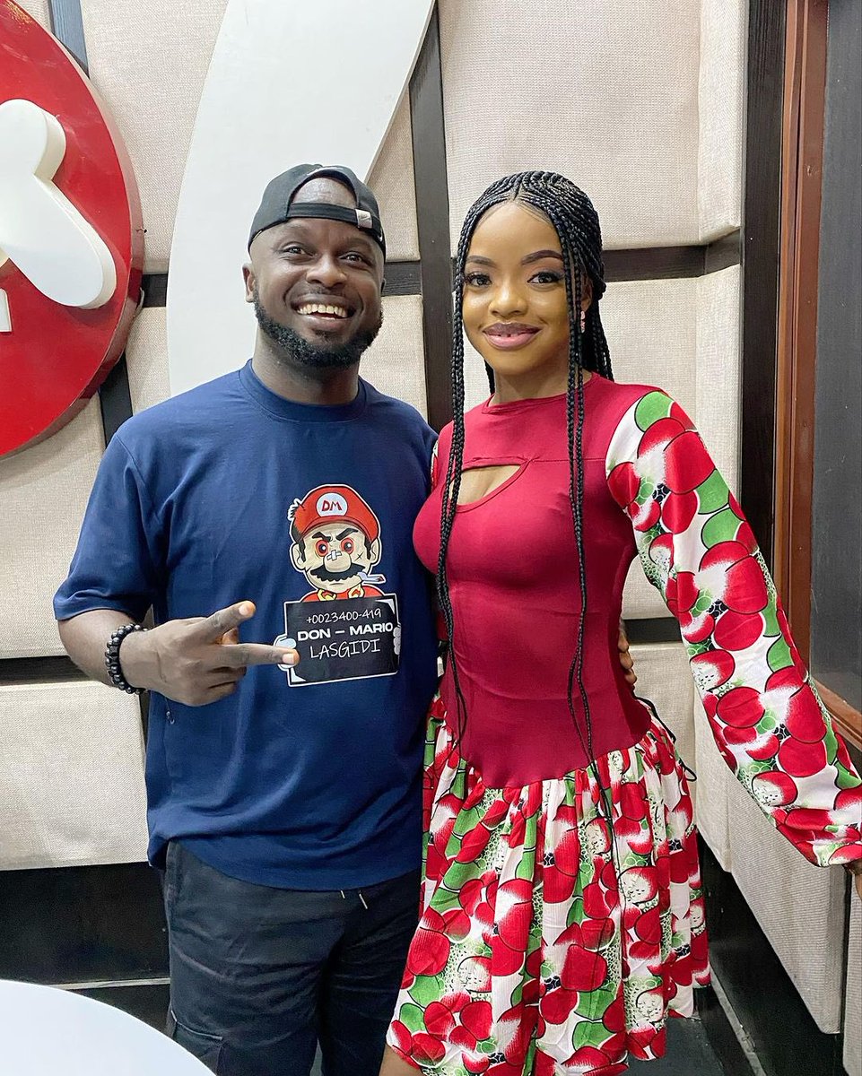 Max1023FM's tweet image. We brought the heat to this chilly morning🔥🔥

Two ladies, one brave gentleman 👯‍♀️🕺❤️ @anointedmouthcfr @theonlydumebi @omecheoko 

Stay tuned for an exclusive interview!!
.
.
#maxbreakfast #maxfm #chillymorning