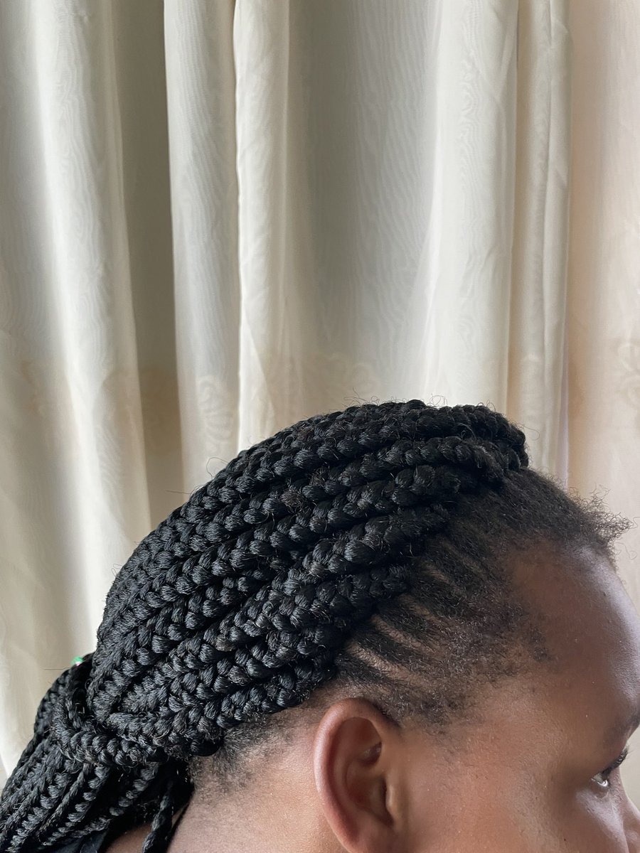 my sister just came back with this and uthi the braider said the front part is for baby hairs😭