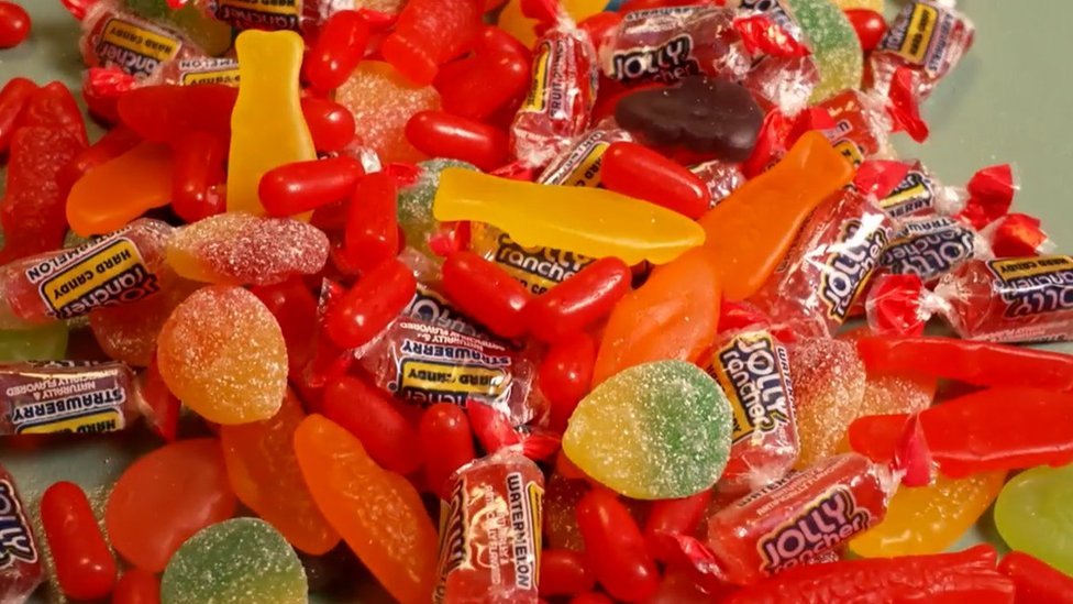 Certain popular children's sweets from the US are being taken off UK shelves by @CTSI_UK @StaffordshireTS @StaffordshireCC over health concerns. Here's what you need to know and ones to watch out for bbc.co.uk/newsround/6768… #tradingstandards #teachertwitter #ukteach