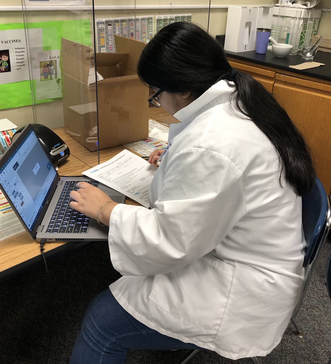 Unable to take tablets or capsules? Pharm tech students learn and practice liquid compounding and documentation. @APSCareerCenter , @APS_CTE, @arlingtontechcc