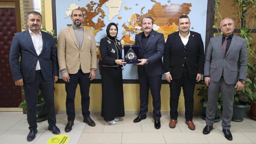 EgitimBirSen's tweet photo. Genel Başkanımız Ali Yalçın, Mersin Üniversitesi Rektörü Prof. Dr. Erol Yaşar'ı ve Mersin İl Milli Eğitim Müdürü Fazilet Durmuş'u ziyaret etti.

@YasarProf
@fazilet_durmus https://t.co/1WoFxlInK0