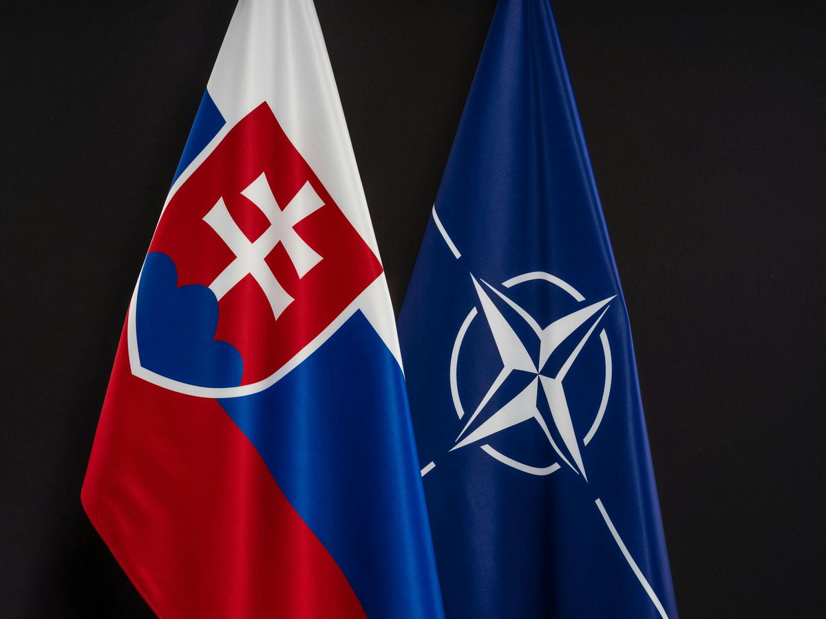 SG @jensstoltenberg will welcome Prime Minister Robert Fico of #Slovakia 🇸🇰 to #NATO HQ on Thursday 14 December. 🎙️ 10:00 (CET) Joint press conference ℹ️ bit.ly/3NsOxrh