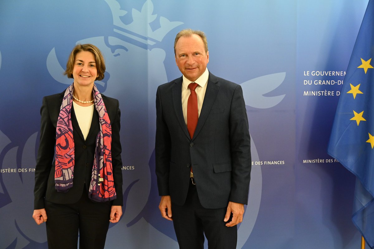 Ministry of Finance (@minfinlux) on Twitter photo Le ministre des Finances <a href="/RothGilles/">Gilles Roth</a> a reçu aujourd’hui la Directrice Générale de la Fondation de Luxembourg, Tonika Hirdman, afin de discuter de sa mission de faciliter l’engagement philanthropique privé & des développements récents dans ce domaine. Le ministre des Finances <a href="/RothGilles/">Gilles Roth</a> a reçu aujourd’hui la Directrice Générale de la Fondation de Luxembourg, Tonika Hirdman, afin de discuter de sa mission de faciliter l’engagement philanthropique privé & des développements récents dans ce domaine.