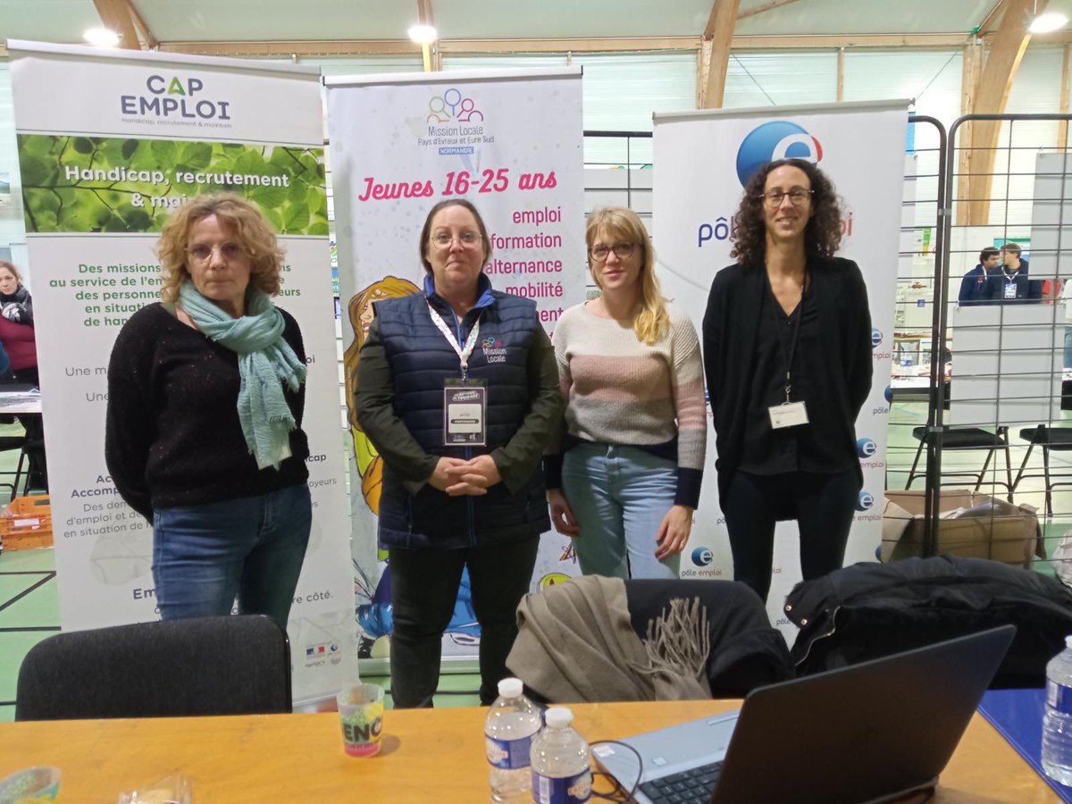 Seb_Bonniec's tweet photo. Les métiers en tournée c’est aujourd’hui &amp; demain à #Breteuil ! @Poleemploi_Ndie agence de #Verneuil sûr un même stand avec @Capemploi_ #Eure et @missionlocale 
Merci à la @RegionNormandie et à @INSE27 pour l’organisation. https://t.co/a359lQJNZM