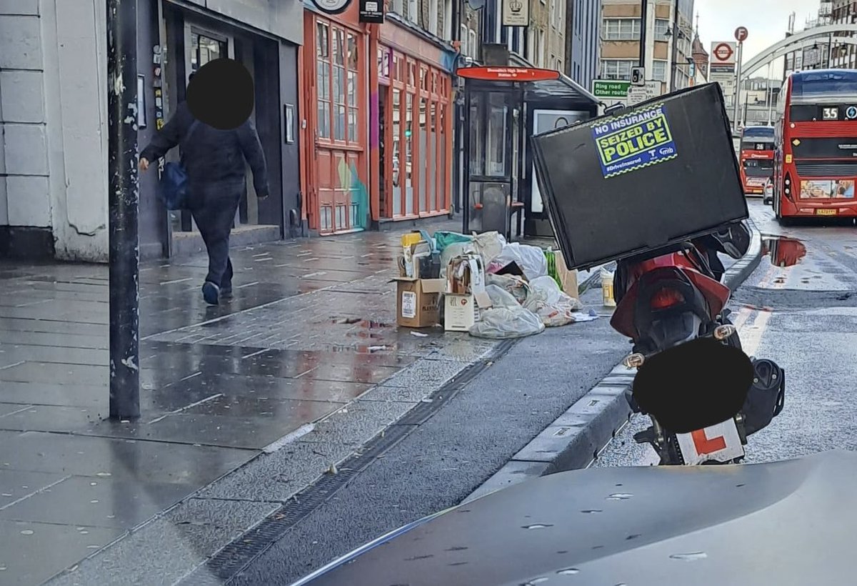 Just because it is raining is not a reason to ride your motorcycle to do food deliveries without the correct insurance. Driver reported and vehicle seized. #driveinsured 871cp