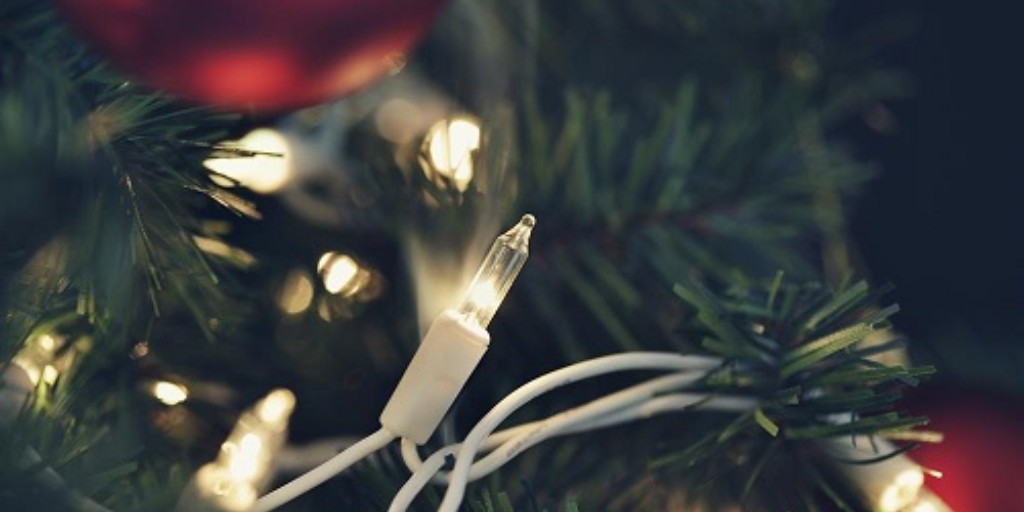 The holiday season is here! Check out these simple holiday safety tips to keep the entire family safe while you celebrate: ow.ly/91Fi50QgYwT #HolidaySafety