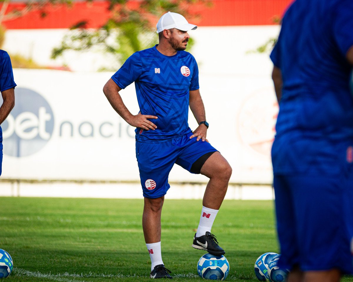nauticope's tweet photo. Thiago Souza, até então técnico das equipes sub-20 e sub-17 do Náutico, agora é o auxiliar técnico da casa na comissão técnica do time profissional.

Além da passagem pela base alvirrubra, Thiago também acumula experiência internacional, tendo atuado na Arábia Saudita. 🫡🇦🇹 https://t.co/myMnqzBtcm