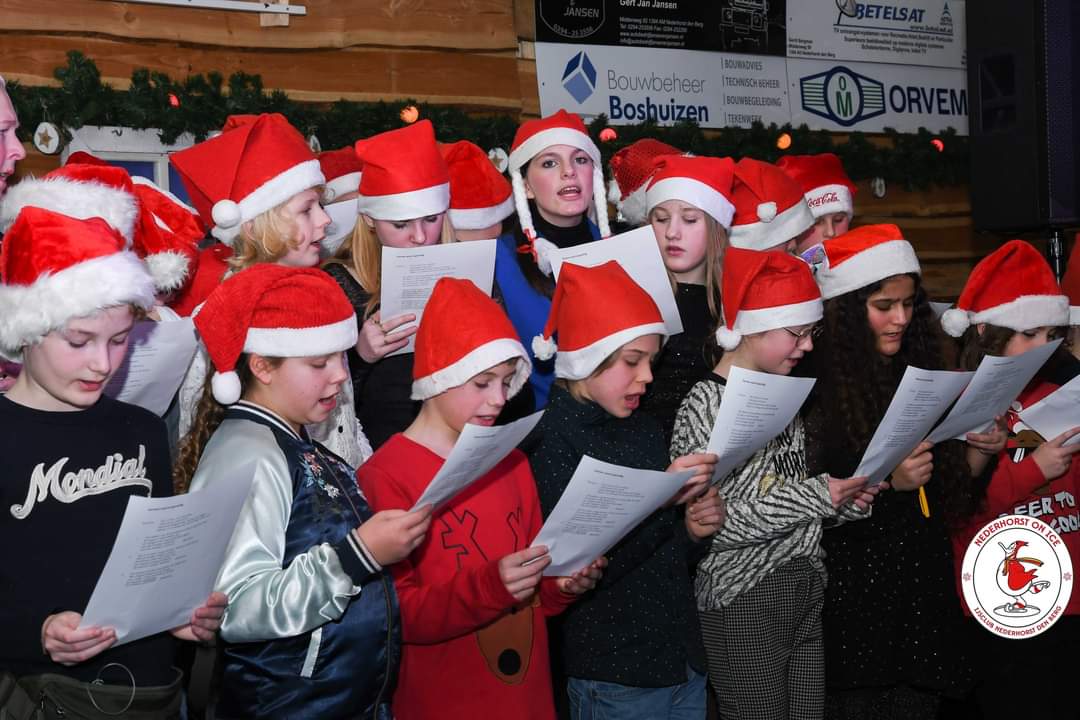 NederhorstonIce's tweet photo. Het jaarlijks terugkerende activiteit is het Ouderen diner! Dit “kerstdiner” is voor de ouderen in ons dorp.  In samenwerking met Amaris hebben we weer een aantal ouderen uitgenodigd, om ook dit jaar te genieten van een diner en gezellig samenzijn. Dit is op Woensdag 13 december. https://t.co/LZwoOyTAjp