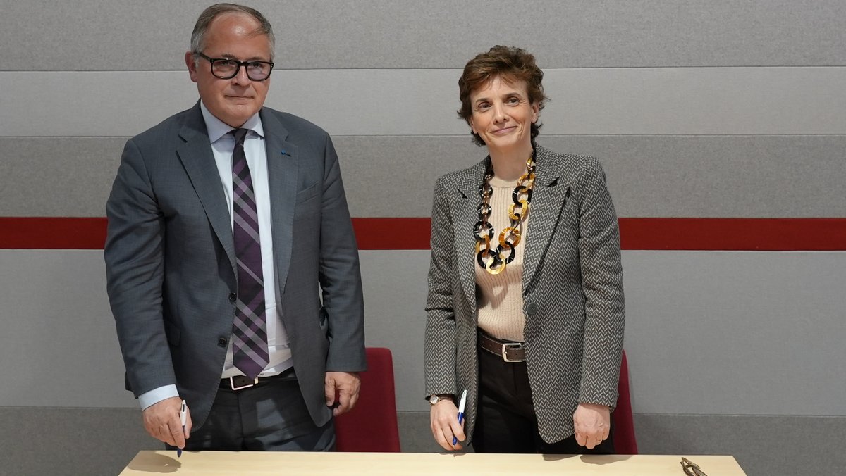 ℹ️ Marie-Laure Denis, présidente de la @CNIL, et @BCoeure, président de l' @Adlc_, ont signé aujourd’hui une déclaration conjointe à l’occasion de l’évènement « Protection des données & concurrence : une ambition commune ». En savoir plus👉cnil.fr/fr/protection-…