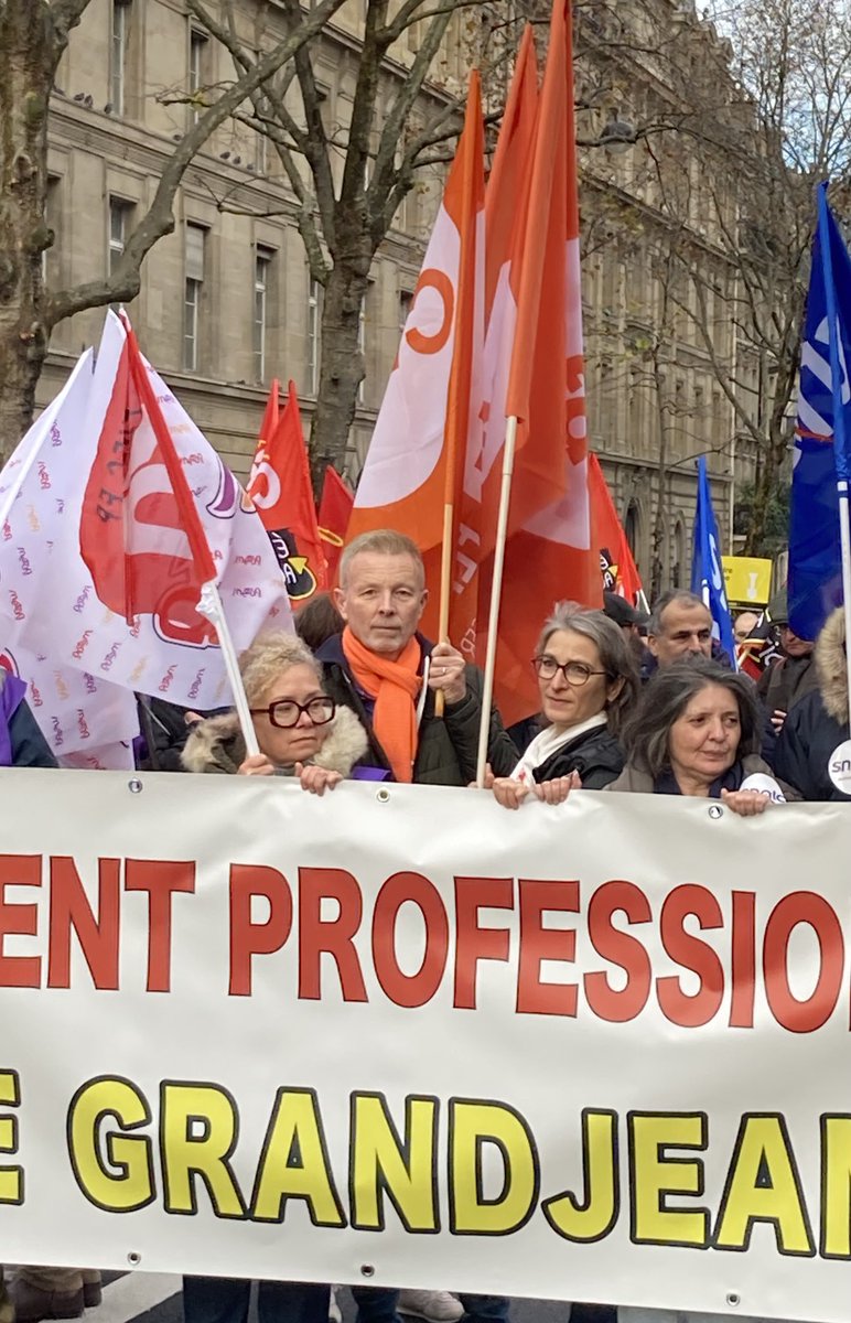 Le ⁦@SgenCFDT⁩ et la ⁦@FepCFDT⁩ à l’action pour défendre le #lyceepro #greve12decembre