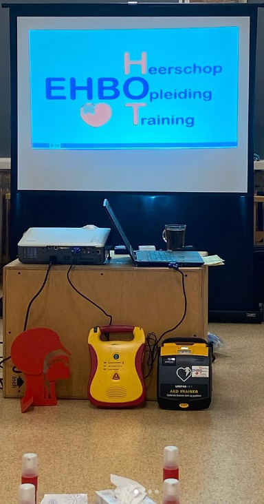 Gisteravond heeft het hele team van fysiotherapie Olst deelgenomen aan een reanimatie cursus. We zijn weer "up-to-date"
