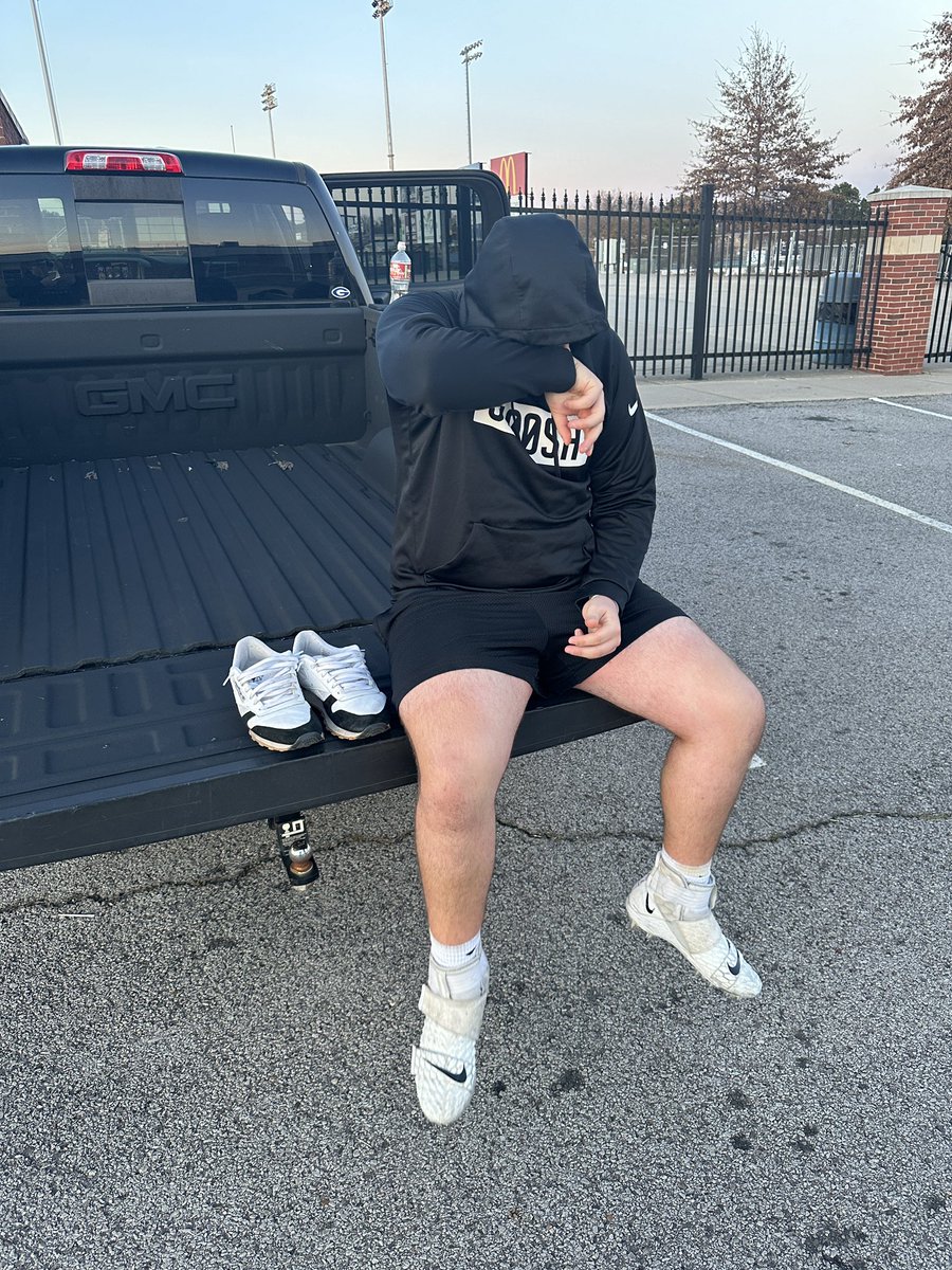 CodyTaylor68's tweet photo. Turn 16 today! Day 1 of off season work started yesterday. Time to get faster, stronger, better! 2 years away from early graduation! Junior Season Loading…..Let’s Go!! #Trenchgang #StateChamps #FirstTeamAllConference #Dedication #JTTS2 @CoachMoreton76 @GreenwoodFball https://t.co/XU56qwtBNG