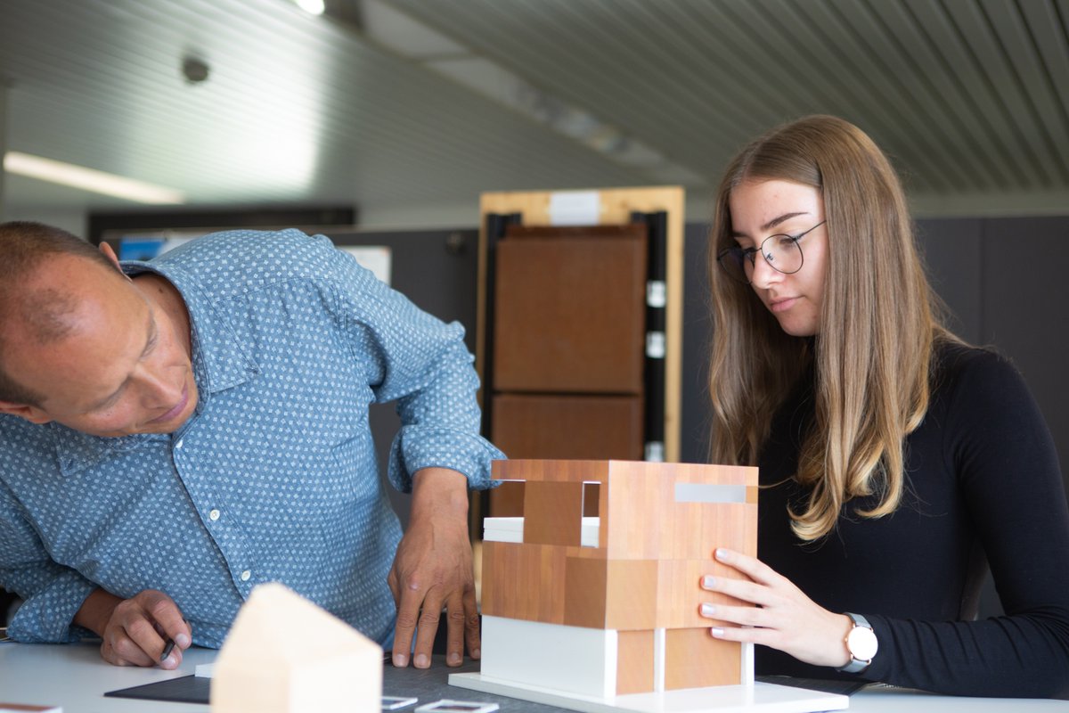 En vertu de la loi sur la formation professionnelle, la Confédération engage jusqu’à 10 % de ses moyens destinés à la formation professionnelle pour l’encouragement de projets de développement & pour le soutien de prestations particulières d’intérêt public:sbfi.admin.ch/sbfi/fr/home/s…