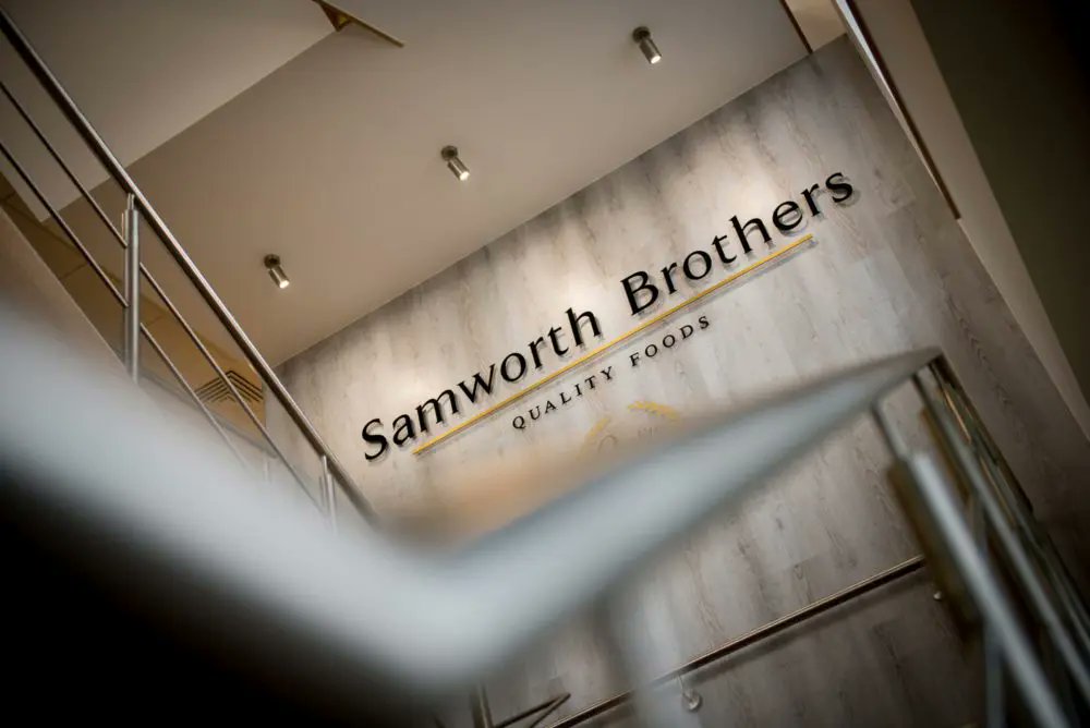 We're proud to announce we're supplying Samworth Brothers with a 1/4 of their fleet upgrade next year, decarbonising a big chunk of their cold chain. Samworth Bros produce iconic British staples from brands such as @therealginsters, @SoreenHQ & @higgidy. bit.ly/3RDrWe7