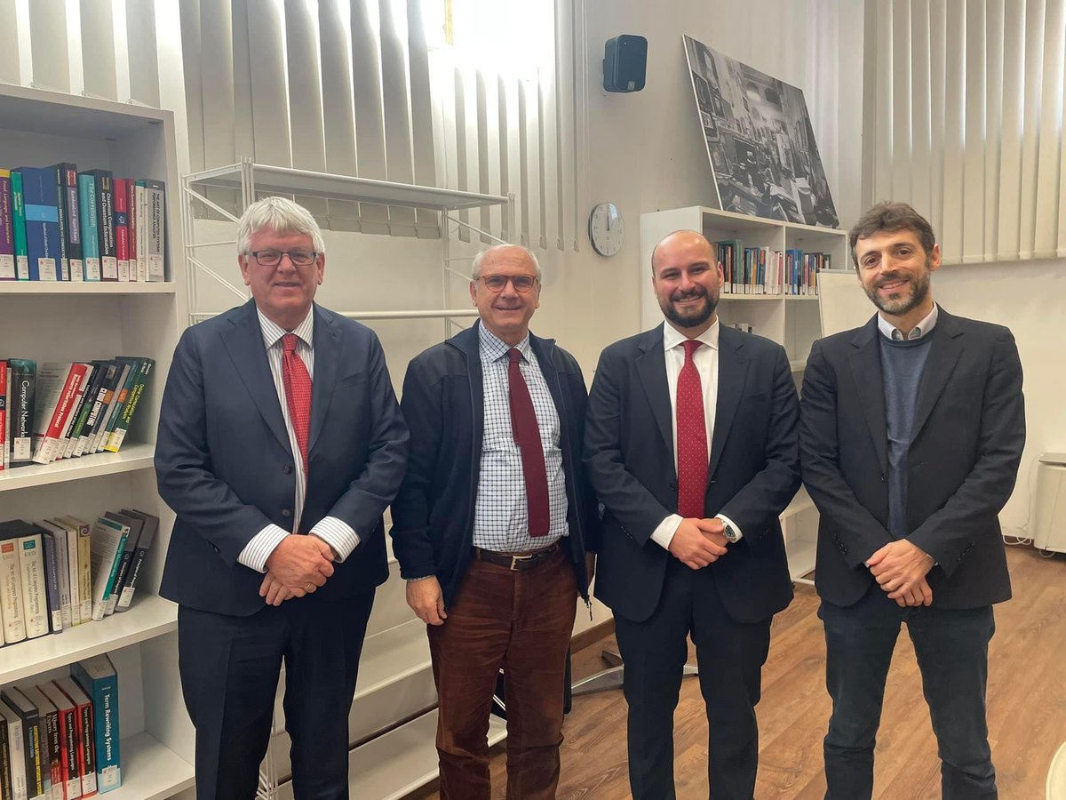 Proud to share that I’ve been awarded a PhD (cum laude) in #UrbanStudies and #RegionalScience, after defending my thesis titled ‘Essays on Local Violence’. A special thanks goes to my advisors and to the members of the commission!