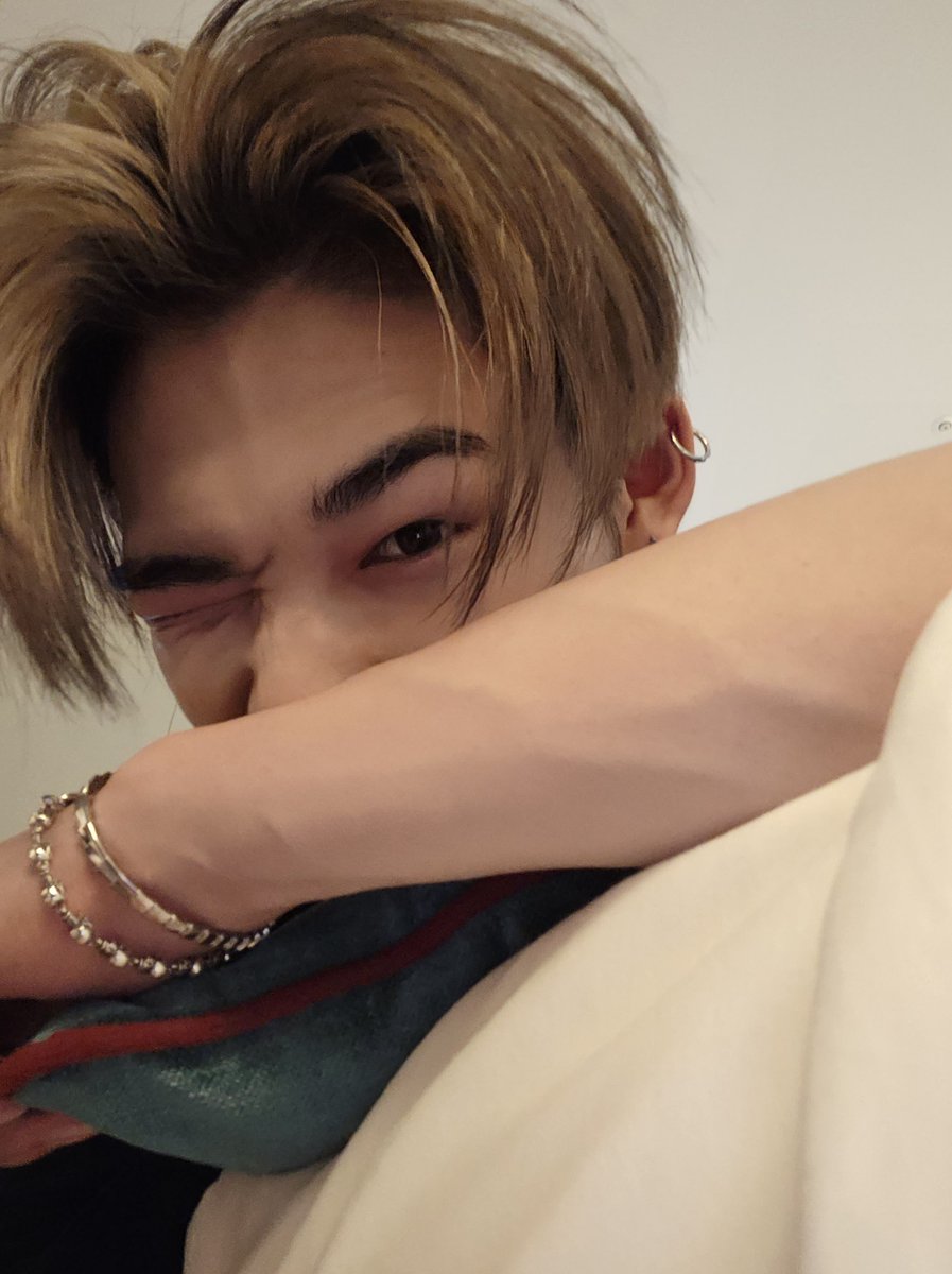 enhypenweverse's tweet image. [ #니키’s Post ] 231212

#NI_KI: ✂️👀

@ENHYPEN_members @ENHYPEN #ENHYPEN #엔하이픈