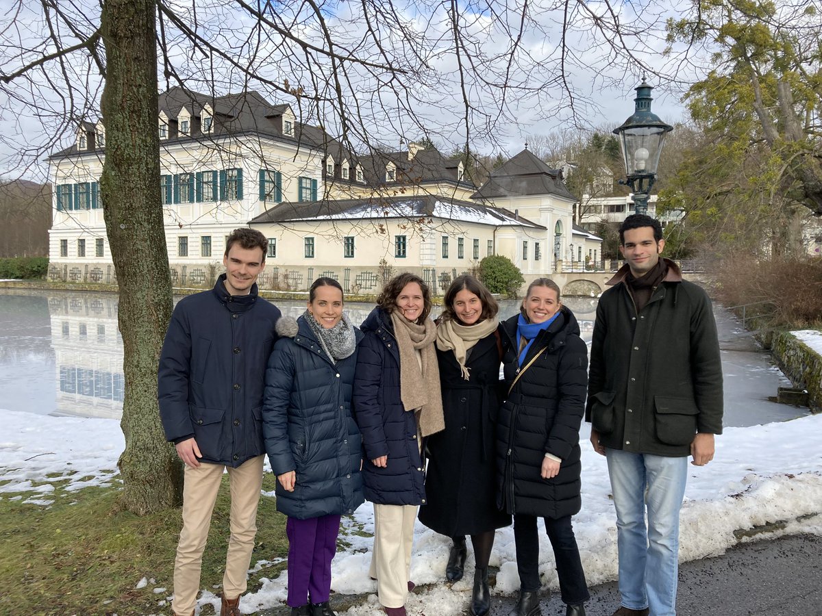 Delegation des #TeamBMEIA an der Verwaltungsakademie des Bundes. Im Rahmen unserer Grundausbildung als Jungdiplomat:innen besuchen wir einen Workshop zum Thema arbeiten im Team. Fortbildung hat im öffentlichen Dienst einen hohen Stellenwert! 🤓