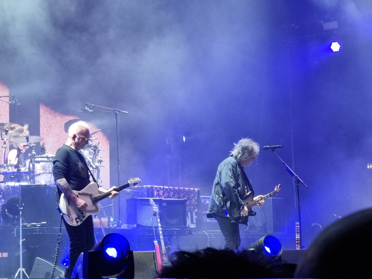 spotonetwo's tweet photo. A year ago today I went to see @thecure @OVOArena with @alanivory and @iamjurassicmark . My favourite gig of last year https://t.co/B96RoRwR3u
