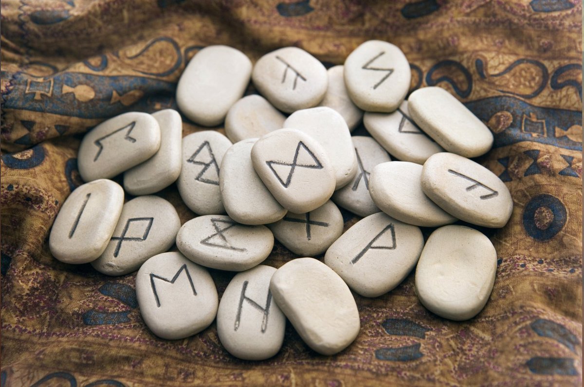 More from our #Norsevember hoard of content that we didn't get to last month. See below for an informational post from author @GeoffreyGudgion about the cultural significance of runes.
(Image replaced in this tweet, as the original was lost in the RT process.)
#Norse 
#Runes