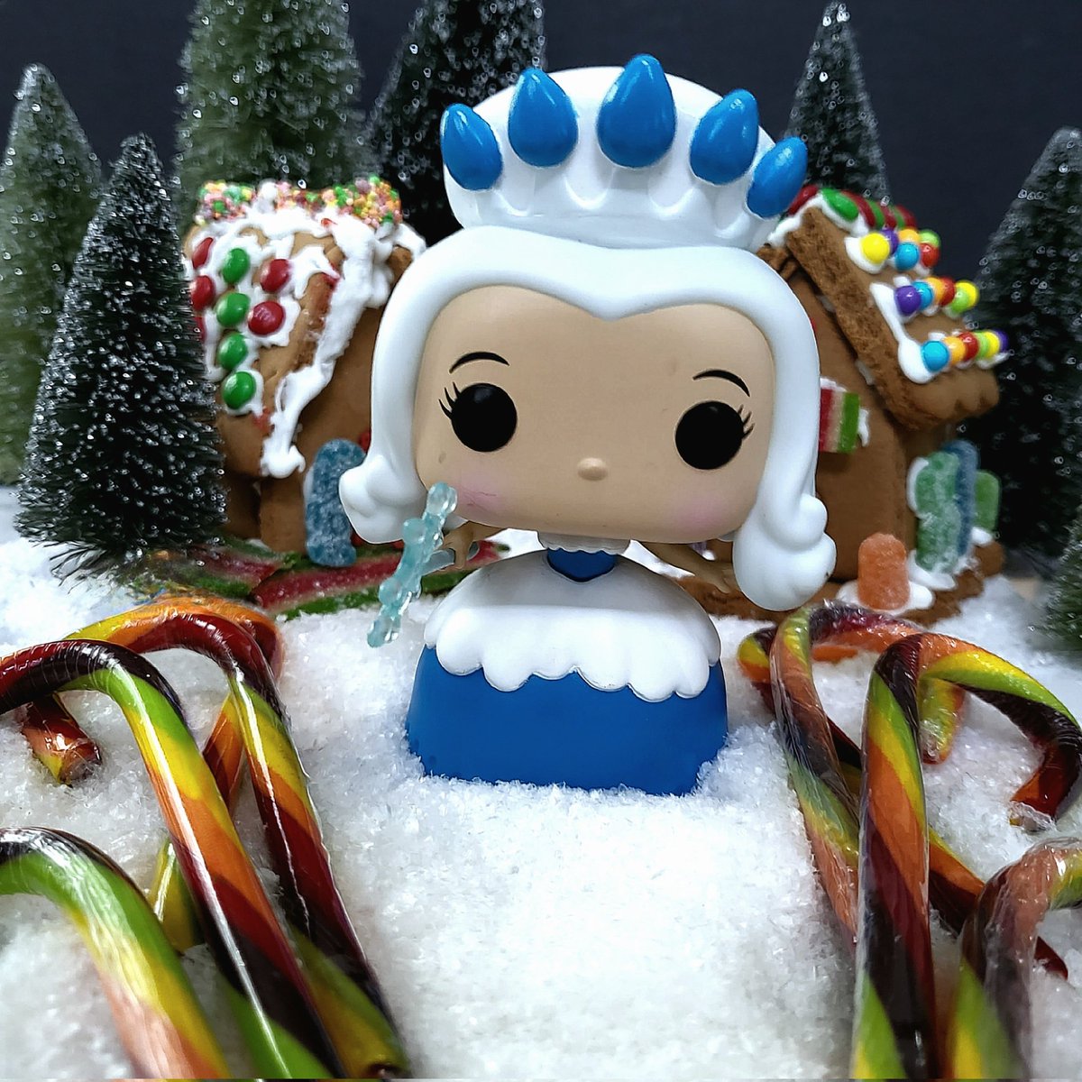 wise_lordship's tweet image. Theme: Candy Land

Hosted by
@lococristian87 @FunkoLeeM
 
Queen Frostine is going for a stroll. 

#FunkoPhotoADayChallenge
#funaticsfunkophotoadaychallenge
#funkophotography #funkopopcollector #funkoFunatic #funkofantic #fotw #FunkoFamily #funko #FunkoPop #funkophoto
