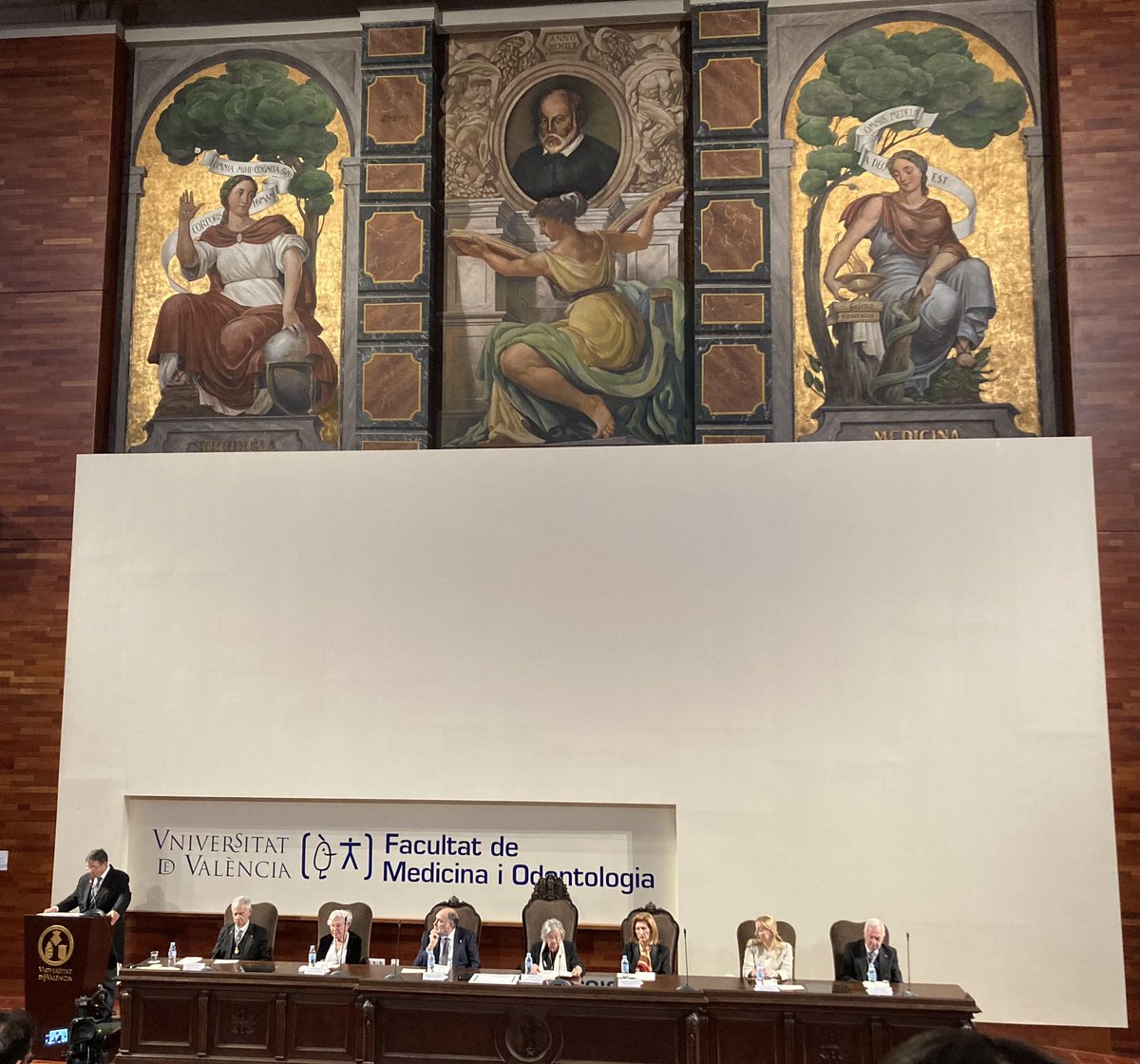 Juanmi Cejalvo (@cejalvom) on Twitter photo Merecido ingreso del Dr. Cervantes (<a href="/AndresC27622123/">Andres Cervantes</a>) como académico de número en la Real Academia de Medicina de la Comunitat Valenciana (<a href="/RAMCV1831/">RAMCV</a>). Enhorabuena! <a href="/GVAclinic/">Hospital Clínic de València</a> <a href="/incliva_iis/">INCLIVA</a> Merecido ingreso del Dr. Cervantes (<a href="/AndresC27622123/">Andres Cervantes</a>) como académico de número en la Real Academia de Medicina de la Comunitat Valenciana (<a href="/RAMCV1831/">RAMCV</a>). Enhorabuena! <a href="/GVAclinic/">Hospital Clínic de València</a> <a href="/incliva_iis/">INCLIVA</a>