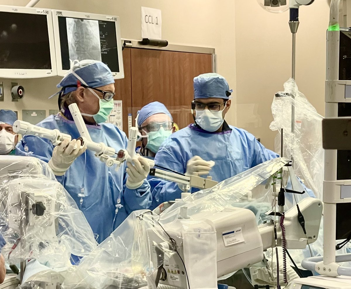 Excited to implant the 1st large flange valve (Valve-LF) in the TWIST EFS trial with the #Innovalve team! We are thrilled to be offering the latest transcatheter mitral valve replacement trials and technology to our patients. Great work team! @kashishgoelmd @colinbarkerMD