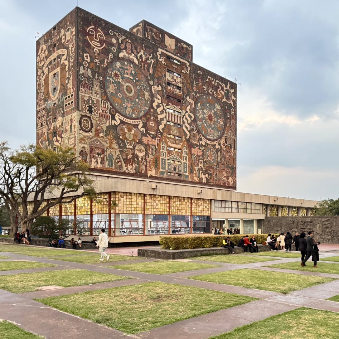 Ciudad Universitaria, masterplan UNAM by Enrique del Moral &amp; Mario Pani, planopli #architecturejourney Mexico Dec 8-20th 2023. © Jao Smet
#enriquedelmoral #mariopani <a href="/UNESCO/">UNESCO 🏛️ #Education #Sciences #Culture 🇺🇳</a>  <a href="/UNAM_MX/">UNAM</a>