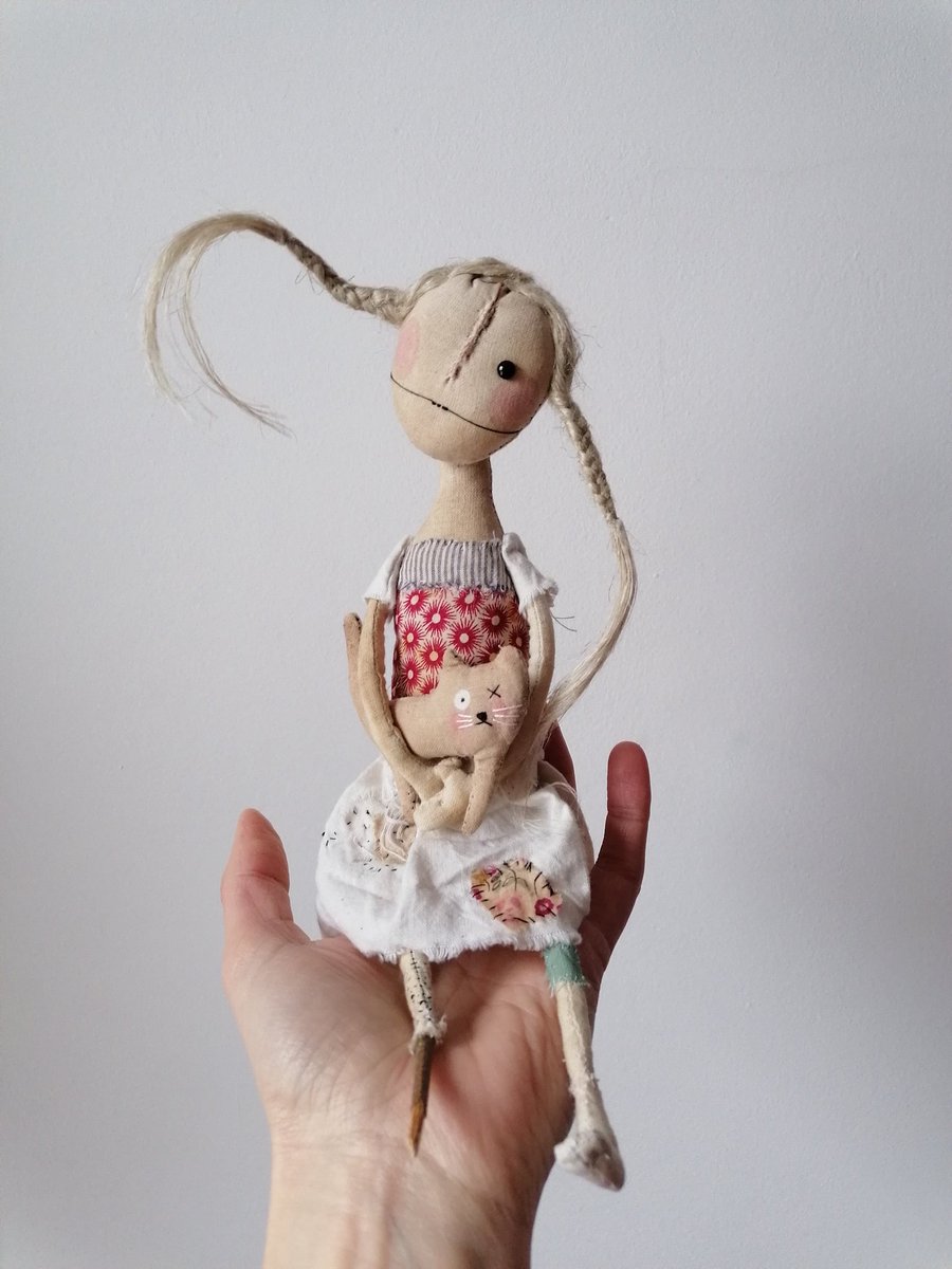 Hello #womaninbizhour 😊 Cannot believe how fast we are getting to Christmas, it is almost there!! 🎄😱 Sharing this beauty tonight, I am super happy with her ❤️ littlebirdofparadise.bigcartel.com/product/dancin… #mhhsbd #CraftBizParty