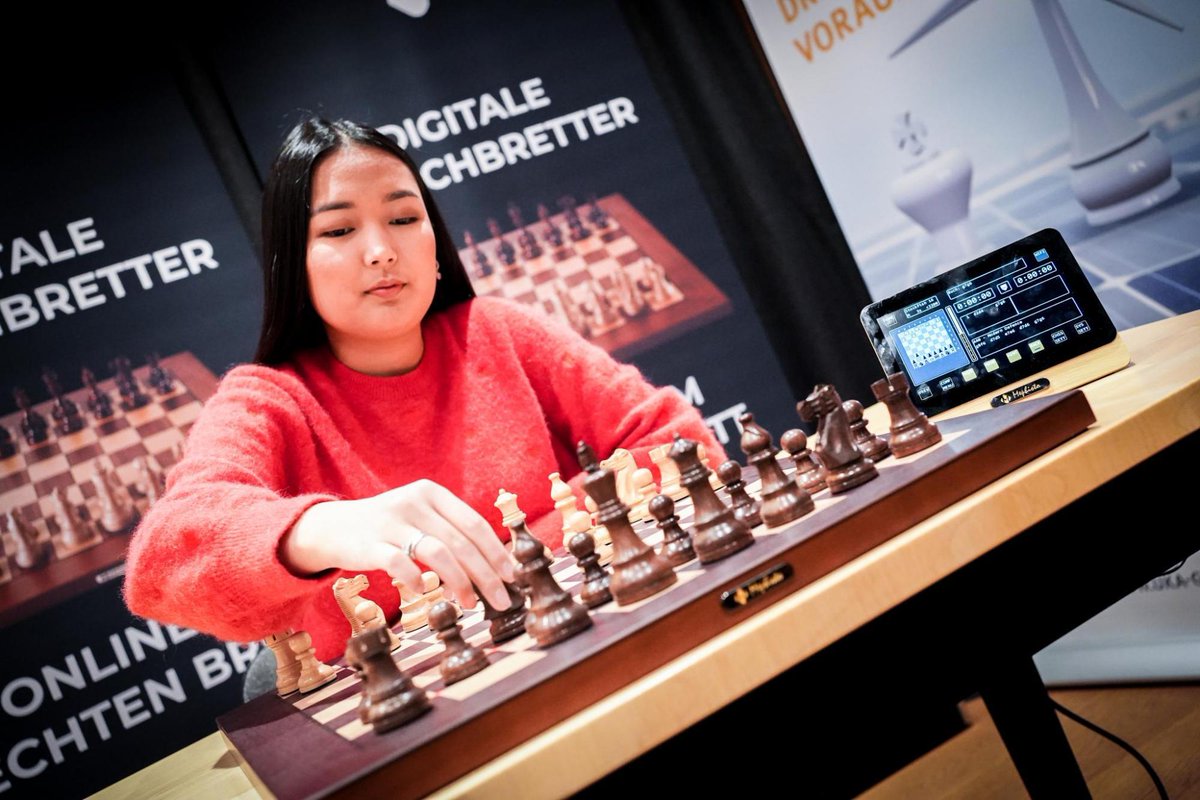 Dinara Wagner gelingt der perfekte Start ins #GermanMasters der Frauen. Zoya Schleining hielt lange gegen, fand aber in einem schwierig zu verteidigenden Turmendspiel schließlich nicht mehr alle richtigen Züge.
Zur Partie: chess24.com/de/watch/live-…
📷 <a href="/SandraSchmidtIA/">Sandra Schmidt</a>