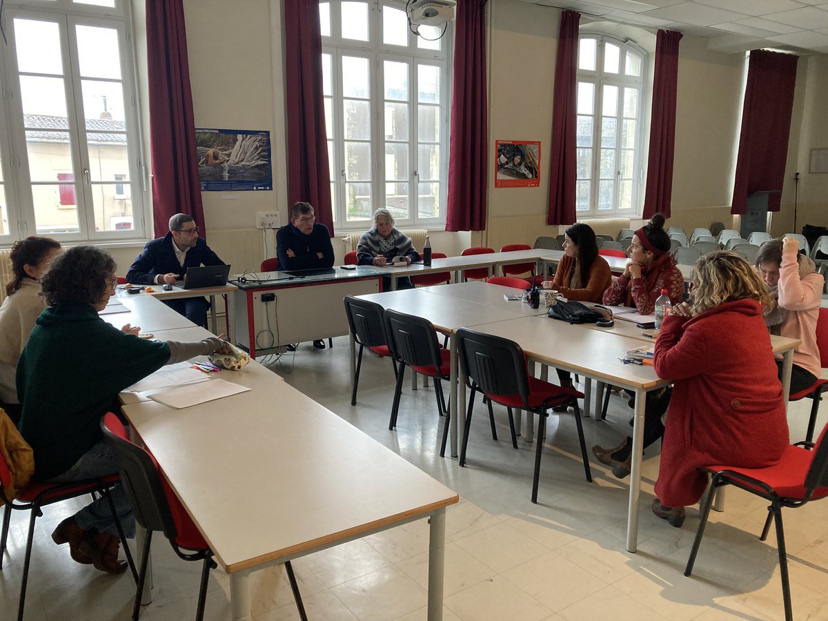 Reprise du SAS (Structure d’accompagnement spécifique) après quelques semaines d’observation et bilan puis programmation des actions à venir.
#GPDS #cordéesdelareussite
<a href="/mlds79/">MLDS79</a> <a href="/DSDEN79/">DSDEN Deux-Sèvres</a> 
<a href="/s_chabeaudie/">Chabeaudie Sandrine</a>