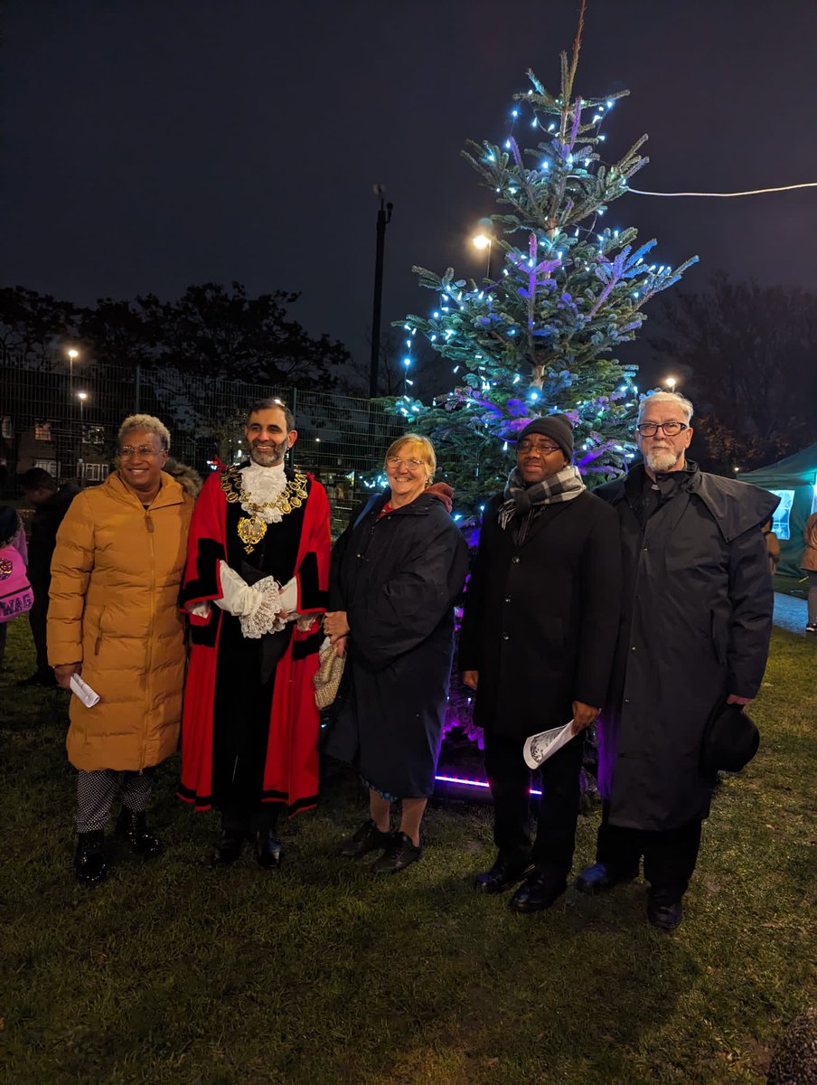 We had a lovely afternoon at Carols on the Green last week, singing with local schoolchildren and lighting the Christmas Tree, joined by <a href="/TauseefAnwar07/">Cllr Tauseef Anwar</a>  and <a href="/Jacqpaschoud/">Jacqueline Paschoud</a> Great start to the #Christmas festivities! #SE6