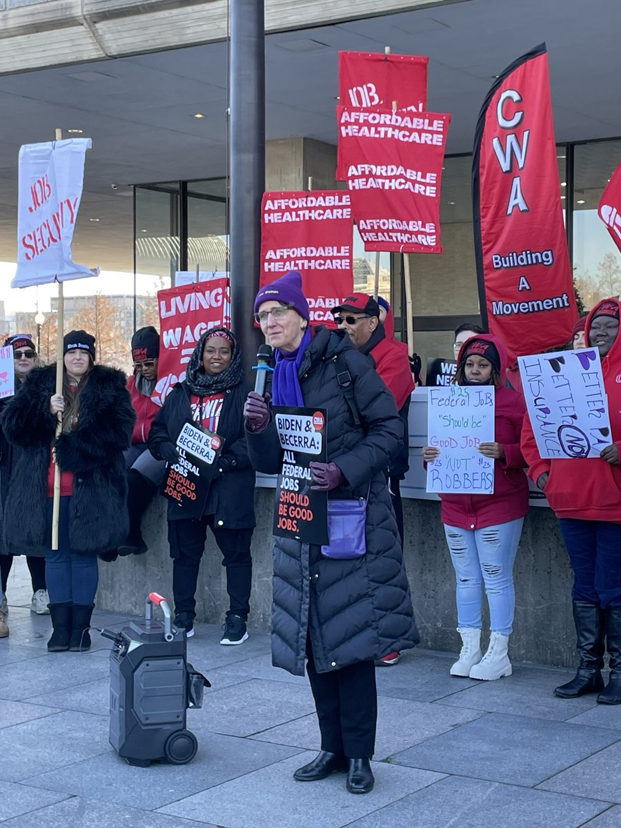 I joined Maximus workers today outside of @HHSGov to demand better for federal call center workers! Public workers do so much for our communities & country, they have earned the affordable care—which they help millions of Americans access—and good LIVING wages! #SolidaritySeason
