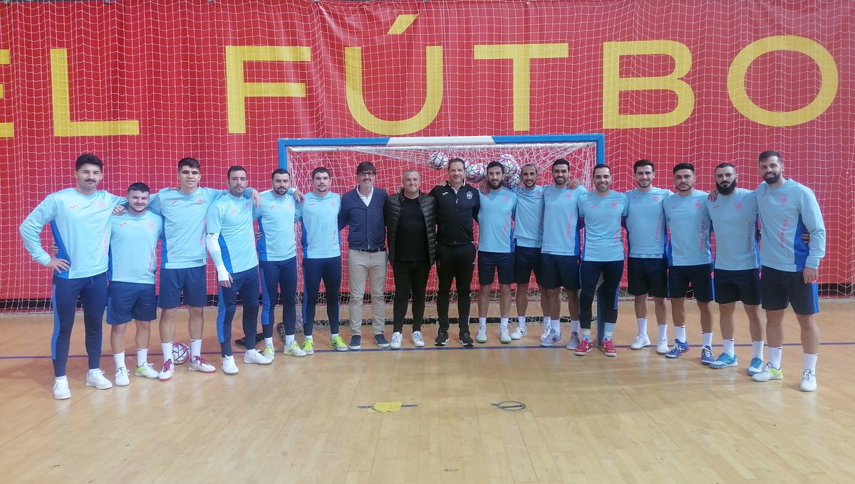 SEFutbol's tweet photo. 📷 𝗛𝗼𝘆 𝗵𝗲𝗺𝗼𝘀 𝘁𝗲𝗻𝗶𝗱𝗼 𝘂𝗻𝗮 𝘃𝗶𝘀𝗶𝘁𝗮 𝗲𝘀𝗽𝗲𝗰𝗶𝗮𝗹

⭐️⭐️ Alberto Cogorro, ganador de la segunda estrella en 2004, presentó la nueva Asociación Española de Jugadores Internacionales de Fútbol Sala

#FutsalEspaña https://t.co/x5nsRLplxj