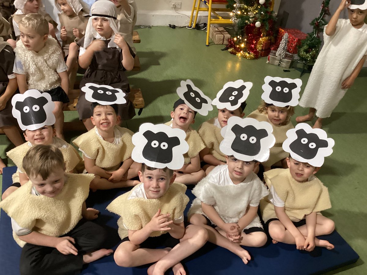 PineClass_RE2's tweet image. Nativity 2023 ✨ Miss Kelly is soo proud of each and every one of you! 🎵 🐪