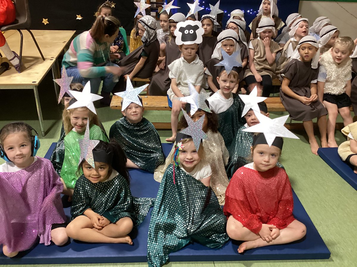 PineClass_RE2's tweet image. Nativity 2023 ✨ Miss Kelly is soo proud of each and every one of you! 🎵 🐪