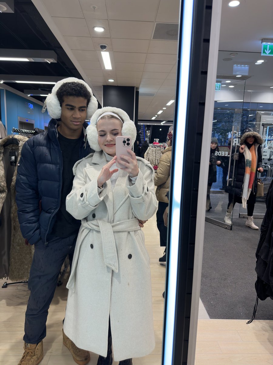 Vanessamber__'s tweet image. Had a great day with my man in Frankfurt 🤍🫶🏻❄️

#ffm #ugccommunity #creatorinsights